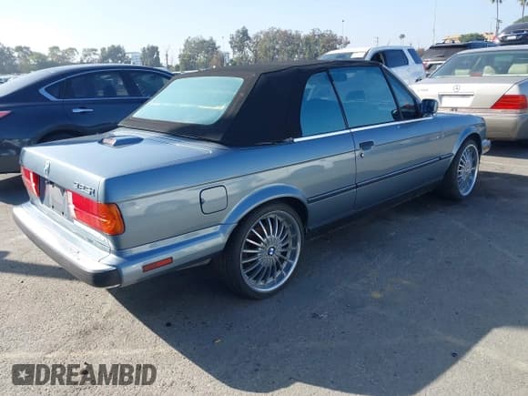 ✅ 1989 BMW 3 Series • VIN: WBABB1304KEC00518 • Lot: 43656179. Listed on IAAI with 102,057 mi. Free auction sales archive from the USA and detailed vehicle history report at DreamBid. Image 4.