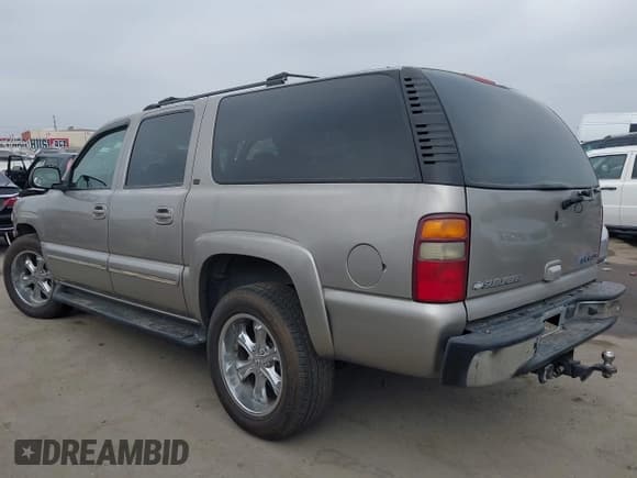 ✅ 2002 Chevrolet Suburban LS • VIN: 1GNEC16T02J206251 • Lot: 42732097. Wystawiony na IAAI z przebiegiem 276 973 mil. Bezpłatny archiwum sprzedaży aukcyjnych z USA i szczegółowy raport historii pojazdu na DreamBid. Zdjęcie 3.
