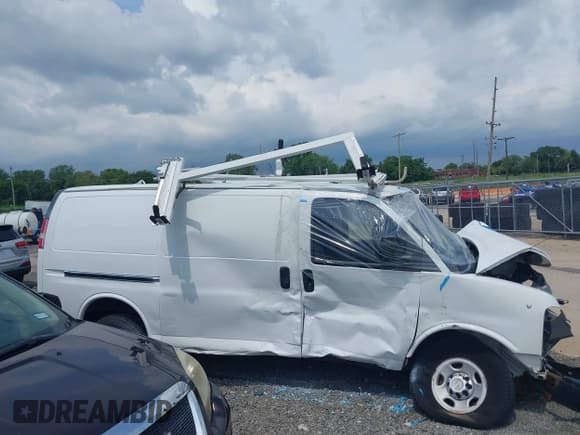 ✅ 2012 Chevrolet Express Cargo • VIN: 1GCWGFCA8C1181277 • Lot: 42538758. Wystawiony na IAAI z przebiegiem Nie podano. Bezpłatny archiwum sprzedaży aukcyjnych z USA i szczegółowy raport historii pojazdu na DreamBid. Zdjęcie 13.