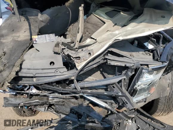 ✅ 2015 Chevrolet Suburban LTZ • VIN: 1GNSKKKC4FR527718 • Lot: 71055114. Wystawiony na Copart z przebiegiem 181 245 mil. Bezpłatny archiwum sprzedaży aukcyjnych z USA i szczegółowy raport historii pojazdu na DreamBid. Zdjęcie 12.