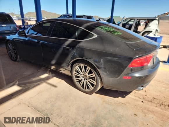 ✅ 2015 Audi A7 Premium Plus • VIN: WAUWMAFC9FN004224 • Lot: 85164205. Wystawiony na Copart z przebiegiem 67 326 mil. Bezpłatny archiwum sprzedaży aukcyjnych z USA i szczegółowy raport historii pojazdu na DreamBid. Zdjęcie 2.
