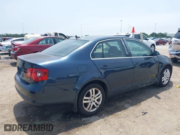 ✅ 2006 Volkswagen Jetta 1.9L TDI • VIN: 3VWDT81K96M024887 • Lot: 42313682. Listed on IAAI with 273,845 mi. Free auction sales archive from the USA and detailed vehicle history report at DreamBid. Image 4.