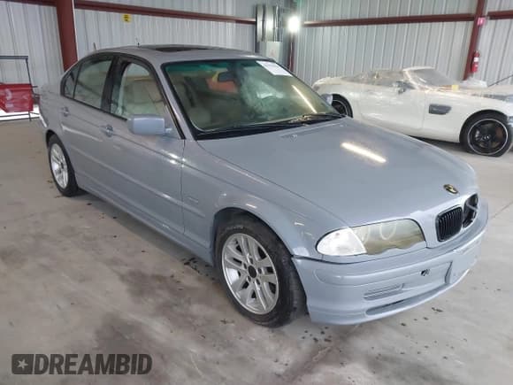 ✅ 2000 BMW 3 Series 323i • VIN: WBAAM3340YFP81035 • Lot: 41935034. Listed on IAAI with 196,679 mi. Free auction sales archive from the USA and detailed vehicle history report at DreamBid. Image 1.