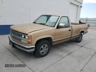 ✅ 1988 Chevrolet Silverado 1500 • VIN: 1GCDC14KXJZ133582 • Lot: 69158245. Wystawiony na Copart z przebiegiem 112 000 mil. Bezpłatny archiwum sprzedaży aukcyjnych z USA i szczegółowy raport historii pojazdu na DreamBid. Zdjęcie 1.