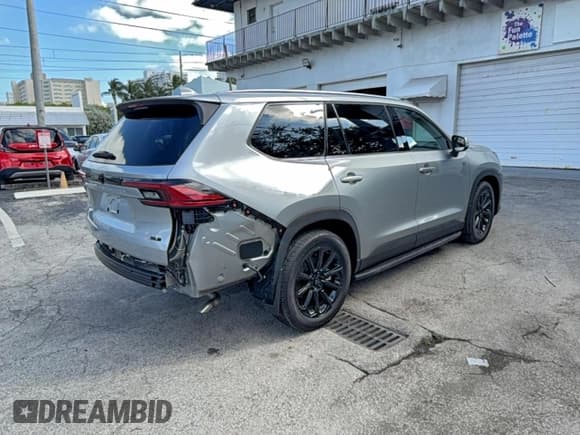 ✅ 2025 Toyota Highlander XLE • VIN: 5TDAAAA53SS027081 • Lot: 95705015. Wystawiony na Copart z przebiegiem 4 710 mil. Bezpłatny archiwum sprzedaży aukcyjnych z USA i szczegółowy raport historii pojazdu na DreamBid. Zdjęcie 4.