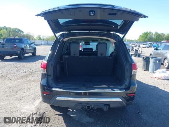✅ 2015 Nissan Pathfinder SV • VIN: 5N1AR2MNXFC709386 • Lot: 42010824. Listed on IAAI with 372,260 mi. Free auction sales archive from the USA and detailed vehicle history report at DreamBid. Image 17.