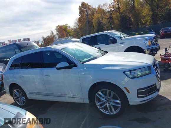✅ 2017 Audi Q7 Prestige • VIN: WA1VAAF7XHD029470 • Lot: 43604674. Listed on IAAI with 165,312 mi. Free auction sales archive from the USA and detailed vehicle history report at DreamBid. Image 14.