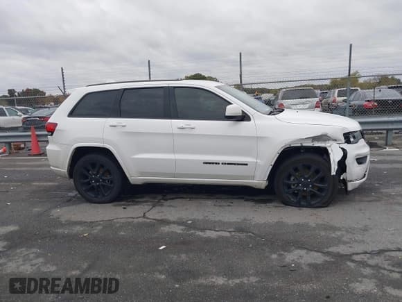 ✅ 2019 Jeep Grand Cherokee Altitude • VIN: 1C4RJEAGXKC597303 • Lot: 43555218. Wystawiony na IAAI z przebiegiem 101 986 mil. Bezpłatny archiwum sprzedaży aukcyjnych z USA i szczegółowy raport historii pojazdu na DreamBid. Zdjęcie 13.