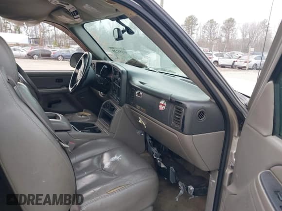 ✅ 2005 Chevrolet Suburban LT • VIN: 3GNFK16Z65G185021 • Лот: 41358279. Опубликован ранее на IAAI с пробегом 252 442 миль. Бесплатный доступ к архиву аукционных продаж из США и подробный отчёт об истории автомобиля на DreamBid. Изображение 5.