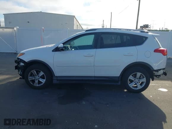 ✅ 2014 Toyota RAV4 XLE • VIN: 2T3WFREV2EW129460 • Lot: 43537943. Listed on IAAI with 149,396 mi. Free auction sales archive from the USA and detailed vehicle history report at DreamBid. Image 15.