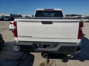 ✅ 2023 Chevrolet Silverado 2500HD Work Truck • VIN: 1GC1YLE7XPF169163 • Lot: 90227305. Wystawiony na Copart z przebiegiem 56 939 mil. Bezpłatny archiwum sprzedaży aukcyjnych z USA i szczegółowy raport historii pojazdu na DreamBid. Zdjęcie 6.