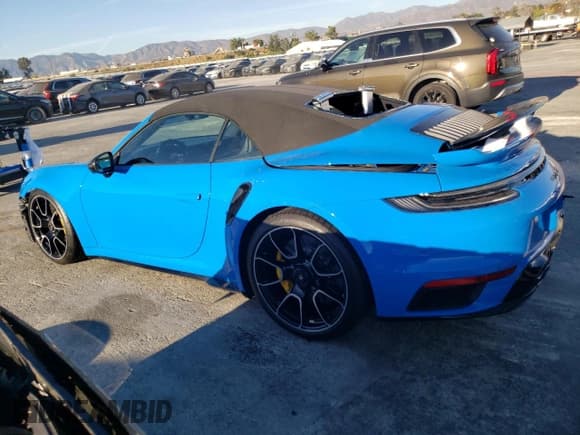 ✅ 2022 Porsche 911 Turbo S • VIN: WP0CD2A94NS260388 • Lot: 76617103. Wystawiony na Copart z przebiegiem 2 841 mil. Bezpłatny archiwum sprzedaży aukcyjnych z USA i szczegółowy raport historii pojazdu na DreamBid. Zdjęcie 2.