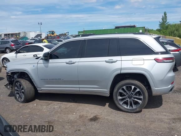 ✅ 2023 Jeep Grand Cherokee Overland • VIN: 1C4RJYD64PC595705 • Lot: 42743737. Listed on IAAI with 31,028 mi. Free auction sales archive from the USA and detailed vehicle history report at DreamBid. Image 14.