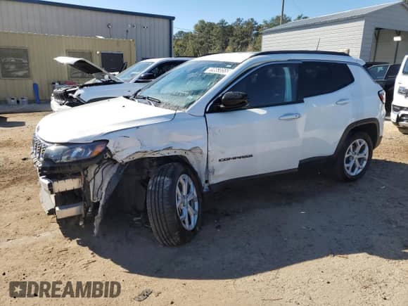 2024 Jeep Compass Latitude с VIN 3C4NJDBN9RT109429, выставлен на аукционе Copart как лот 89663855 с пробегом 30 732 миль миль и Чистый • Clean title. История ставок и продаж доступна на DreamBid. Изображение 1.