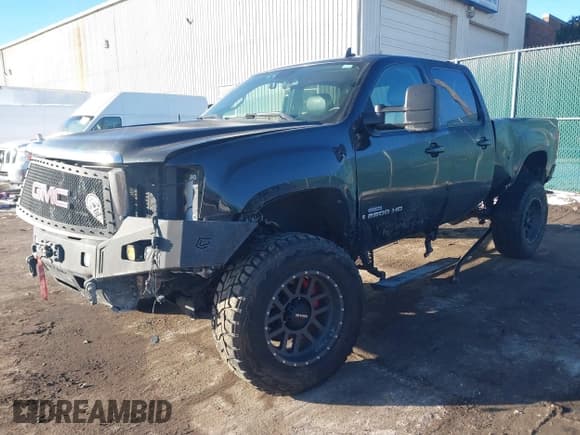 ✅ 2008 GMC Sierra 2500HD SLT • VIN: 1GTHK23668F118314 • Лот: 41430869. Опубликован ранее на IAAI с пробегом 201 706 миль. Бесплатный доступ к архиву аукционных продаж из США и подробный отчёт об истории автомобиля на DreamBid. Изображение 2.