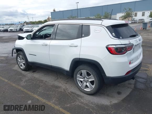 ✅ 2022 Jeep Compass Latitude • VIN: 3C4NJDBB3NT130597 • Lot: 43176887. Listed on IAAI with 32,490 mi. Free auction sales archive from the USA and detailed vehicle history report at DreamBid. Image 3.