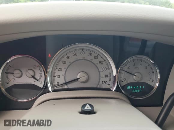 ✅ 2009 Chrysler Aspen Limited • VIN: 1A8HX58T29F718033 • Lot: 63813615. Wystawiony na Copart z przebiegiem 33 887 mil. Bezpłatny archiwum sprzedaży aukcyjnych z USA i szczegółowy raport historii pojazdu na DreamBid. Zdjęcie 9.