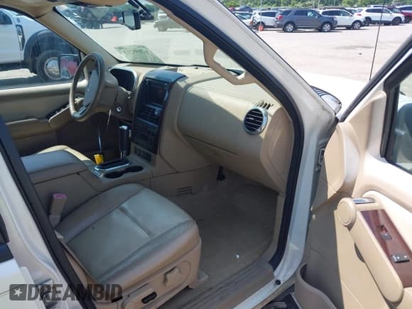 ✅ 2008 Ford Explorer Limited • VIN: 1FMEU75E78UA57156 • Lot: 42895715. Wystawiony na IAAI z przebiegiem 215 365 mil. Bezpłatny archiwum sprzedaży aukcyjnych z USA i szczegółowy raport historii pojazdu na DreamBid. Zdjęcie 5.