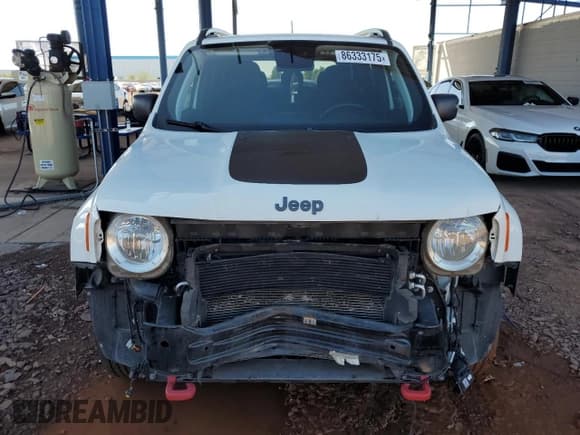 ✅ 2018 Jeep Renegade Trailhawk • VIN: ZACCJBCB3JPH98993 • Lot: 86333175. Wystawiony na Copart z przebiegiem Nie podano. Bezpłatny archiwum sprzedaży aukcyjnych z USA i szczegółowy raport historii pojazdu na DreamBid. Zdjęcie 5.