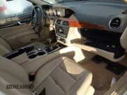 ✅ 2014 Mercedes-Benz C 300 Sport • VIN: WDDGF8AB6ER319830 • Lot: 43463831. Wystawiony na IAAI z przebiegiem Nie podano. Bezpłatny archiwum sprzedaży aukcyjnych z USA i szczegółowy raport historii pojazdu na DreamBid. Zdjęcie 5.