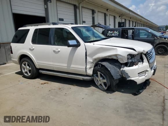 ✅ 2010 Ford Explorer Limited • VIN: 1FMEU7FE2AUA03672 • Lot: 68385915. Wystawiony na Copart z przebiegiem 192 142 mil. Bezpłatny archiwum sprzedaży aukcyjnych z USA i szczegółowy raport historii pojazdu na DreamBid. Zdjęcie 4.