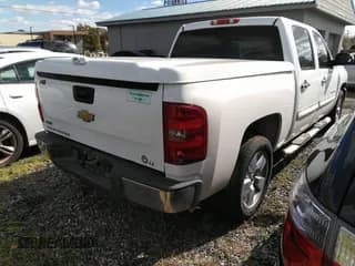 ✅ 2010 Chevrolet Silverado 1500 LT • VIN: 3GCRCSE07AG140384 • Lot: 43595357. Wystawiony na IAAI z przebiegiem 203 066 mil. Bezpłatny archiwum sprzedaży aukcyjnych z USA i szczegółowy raport historii pojazdu na DreamBid. Zdjęcie 4.
