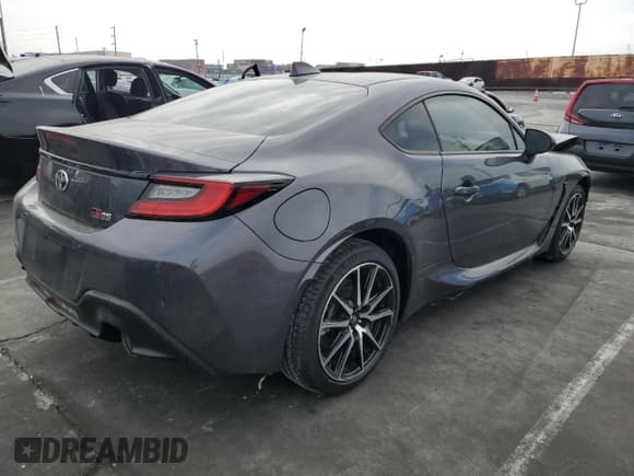 ✅ 2024 Toyota 86 • VIN: JF1ZNBB15R8754588 • Lot: 84283235. Listed on Copart with 4,451 mi. Free auction sales archive from the USA and detailed vehicle history report at DreamBid. Image 3.