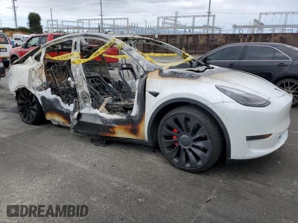 ✅ 2022 Tesla Model Y Performance • VIN: 7SAYGDEF9NF407460 • Lot: 84651275. Listed on Copart with Not provided. Free auction sales archive from the USA and detailed vehicle history report at DreamBid. Image 4.