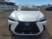 ✅ 2023 Lexus NX 350h Luxury • VIN: JTJHKCEZ0P5007417 • Lot: 71870675. Wystawiony na Copart z przebiegiem 8 691 mil. Bezpłatny archiwum sprzedaży aukcyjnych z USA i szczegółowy raport historii pojazdu na DreamBid. Zdjęcie 5.