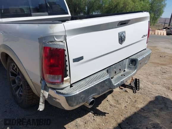 2010 Dodge 1500 Laramie с VIN 1D7RV1GT8AS143028, выставлен на аукционе IAAI как лот 42814344 с пробегом Не указан миль и . История ставок и продаж доступна на DreamBid. Изображение 15.