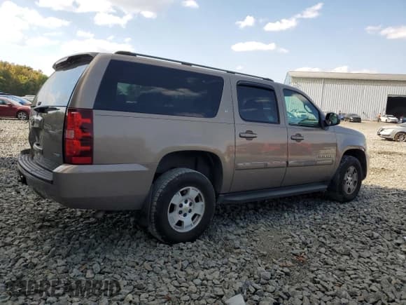 ✅ 2007 Chevrolet Suburban LT • VIN: 1GNFK163X7R264416 • Lot: 75067164. Wystawiony na Copart z przebiegiem 184 362 mil. Bezpłatny archiwum sprzedaży aukcyjnych z USA i szczegółowy raport historii pojazdu na DreamBid. Zdjęcie 3.
