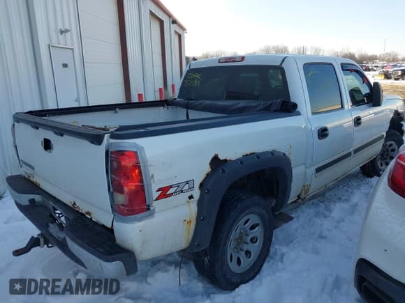 ✅ 2007 Chevrolet Silverado 1500 LT1 • VIN: 2GCEK13Z871162215 • Lot: 43837559. Wystawiony na IAAI z przebiegiem 211 011 mil. Bezpłatny archiwum sprzedaży aukcyjnych z USA i szczegółowy raport historii pojazdu na DreamBid. Zdjęcie 4.