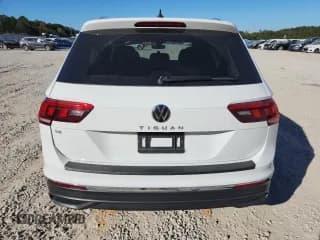✅ 2022 Volkswagen Tiguan SE • VIN: 3VV3B7AX6NM114652 • Lot: 82545425. Wystawiony na Copart z przebiegiem 65 217 mil. Bezpłatny archiwum sprzedaży aukcyjnych z USA i szczegółowy raport historii pojazdu na DreamBid. Zdjęcie 6.