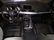 ✅ 2018 Audi SQ5 Premium Plus • VIN: WA1A4AFY8J2009301 • Лот: 37972503. Опубликован ранее на Copart с пробегом 171 418 миль. Бесплатный доступ к архиву аукционных продаж из США и подробный отчёт об истории автомобиля на DreamBid. Изображение 8.