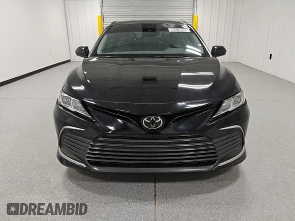 ✅ 2024 Toyota Camry LE • VIN: 4T1C11AK8RU197694 • Лот: 86075635. Опубликован ранее на Copart с пробегом 42 120 миль. Бесплатный доступ к архиву аукционных продаж из США и подробный отчёт об истории автомобиля на DreamBid. Изображение 5.