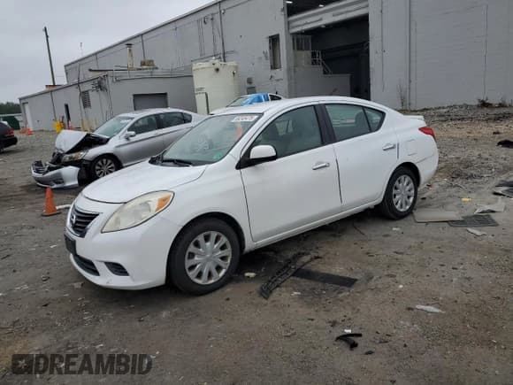 ✅ 2013 Nissan Versa SL • VIN: 3N1CN7AP7DL851548 • Lot: 69245475. Wystawiony na Copart z przebiegiem 114 958 mil. Bezpłatny archiwum sprzedaży aukcyjnych z USA i szczegółowy raport historii pojazdu na DreamBid. Zdjęcie 1.
