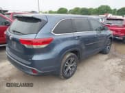 ✅ 2017 Toyota Highlander LE • VIN: 5TDZZRFH1HS222330 • Lot: 41933841. Wystawiony na IAAI z przebiegiem 150 459 mil. Bezpłatny archiwum sprzedaży aukcyjnych z USA i szczegółowy raport historii pojazdu na DreamBid. Zdjęcie 4.