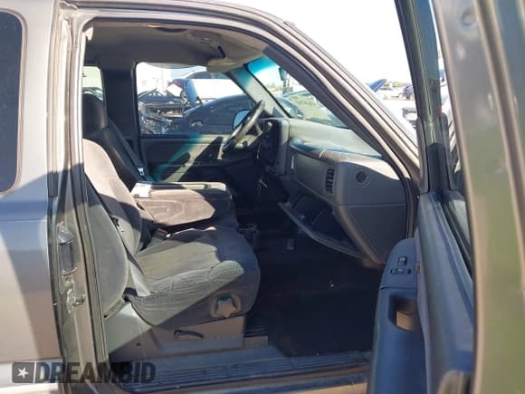 ✅ 2001 Chevrolet Silverado 1500 LS • VIN: 2GCEC19W611212627 • Lot: 43626761. Listed on IAAI with 329,401 mi. Free auction sales archive from the USA and detailed vehicle history report at DreamBid. Image 5.