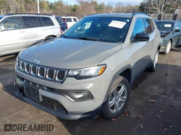 ✅ 2023 Jeep Compass Altitude • VIN: 3C4NJDBN2PT541941 • Lot: 41107743. Wystawiony na IAAI z przebiegiem 14 941 mil. Bezpłatny archiwum sprzedaży aukcyjnych z USA i szczegółowy raport historii pojazdu na DreamBid. Zdjęcie 17.