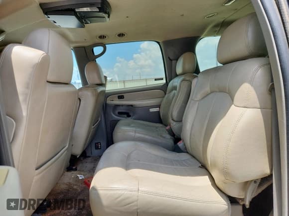 ✅ 2000 Chevrolet Suburban LS • VIN: 3GNFK16T0YG125719 • Лот: 57776165. Опубликован ранее на Copart с пробегом Не указан. Бесплатный доступ к архиву аукционных продаж из США и подробный отчёт об истории автомобиля на DreamBid. Изображение 11.