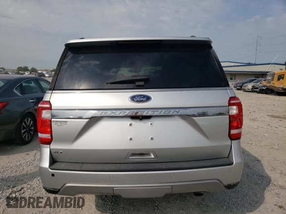 ✅ 2018 Ford Expedition XLT • VIN: 1FMJU1HT2JEA40304 • Lot: 57799405. Wystawiony na Copart z przebiegiem Nie podano. Bezpłatny archiwum sprzedaży aukcyjnych z USA i szczegółowy raport historii pojazdu na DreamBid. Zdjęcie 6.