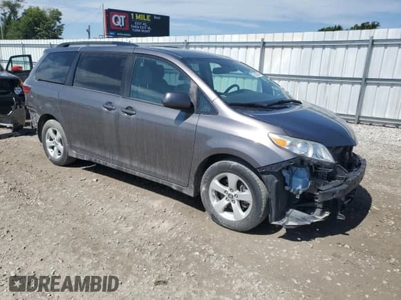 ✅ 2020 Toyota Sienna LE Auto Access Seat • VIN: 5TDKZ3DC8LS049050 • Lot: 63334505. Listed on Copart with 72,364 mi. Free auction sales archive from the USA and detailed vehicle history report at DreamBid. Image 4.