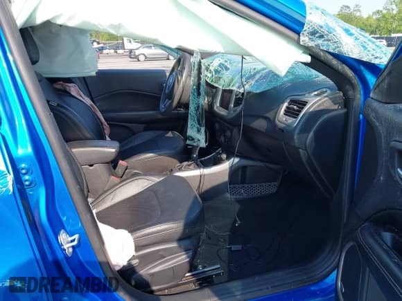 2021 Jeep Compass 80th Anniversary z VIN 3C4NJCEB3MT531703, wystawiony jako IAAI lot #42006349 z przebiegiem 73 876 mil mil oraz . Historia ofert i sprzedaży dostępna na DreamBid. Obrazek 5.