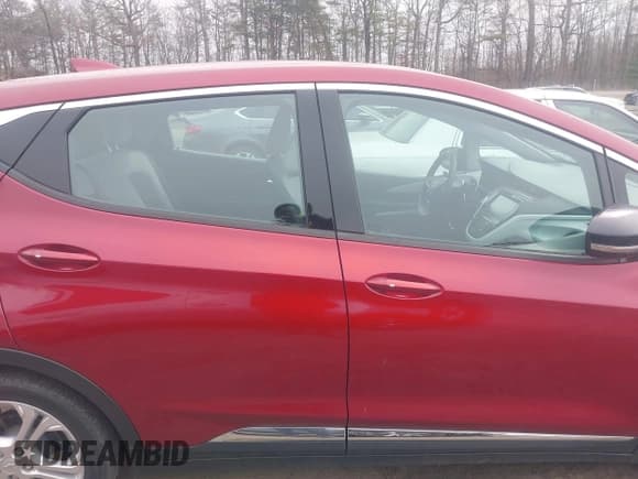 ✅ 2017 Chevrolet Bolt EV LT • VIN: 1G1FW6S0XH4190525 • Lot: 41548490. Wystawiony na IAAI z przebiegiem 54 183 mil. Bezpłatny archiwum sprzedaży aukcyjnych z USA i szczegółowy raport historii pojazdu na DreamBid. Zdjęcie 13.