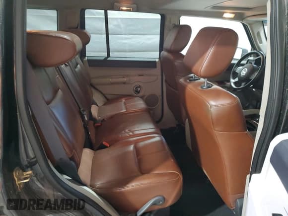 ✅ 2006 Jeep Commander Limited • VIN: 1J8HG58N36C352646 • Lot: 80848015. Wystawiony na Copart z przebiegiem 127 309 mil. Bezpłatny archiwum sprzedaży aukcyjnych z USA i szczegółowy raport historii pojazdu na DreamBid. Zdjęcie 11.