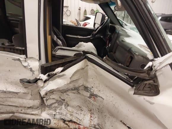 ✅ 2006 Chevrolet Silverado 1500 • VIN: 1GBHC23246F128626 • Лот: 41574542. Опубликован ранее на IAAI с пробегом Не указан. Бесплатный доступ к архиву аукционных продаж из США и подробный отчёт об истории автомобиля на DreamBid. Изображение 5.