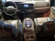 ✅ 2004 Ford Excursion Eddie Bauer • VIN: 1FMSU45P84EB01639 • Lot: 84080724. Wystawiony na Copart z przebiegiem 239 334 mil. Bezpłatny archiwum sprzedaży aukcyjnych z USA i szczegółowy raport historii pojazdu na DreamBid. Zdjęcie 8.