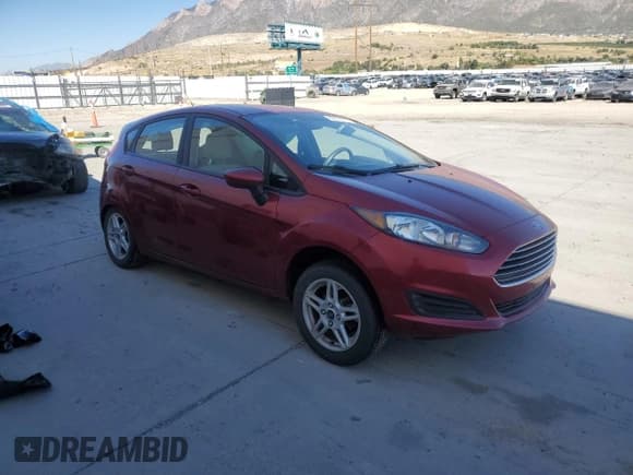 ✅ 2017 Ford Fiesta SE • VIN: 3FADP4EJ4HM156823 • Lot: 82073375. Wystawiony na Copart z przebiegiem 109 510 mil. Bezpłatny archiwum sprzedaży aukcyjnych z USA i szczegółowy raport historii pojazdu na DreamBid. Zdjęcie 4.