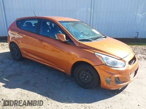 ✅ 2017 Hyundai Accent SE • VIN: KMHCT5AE3HU324765 • Lot: 43498410. Wystawiony na IAAI z przebiegiem 240 050 mil. Bezpłatny archiwum sprzedaży aukcyjnych z USA i szczegółowy raport historii pojazdu na DreamBid. Zdjęcie 1.