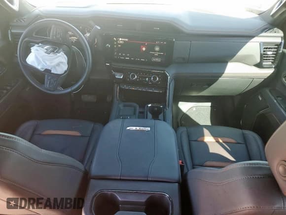 ✅ 2024 GMC Sierra 2500HD AT4 • VIN: 1GT49PEY2RF399986 • Lot: 80475945. Listed on Copart with 27,738 mi. Free auction sales archive from the USA and detailed vehicle history report at DreamBid. Image 8.